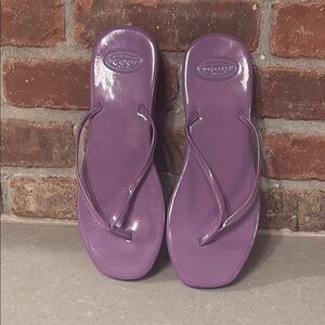 Purple Flip-Flop Sandals with Glossy Finish